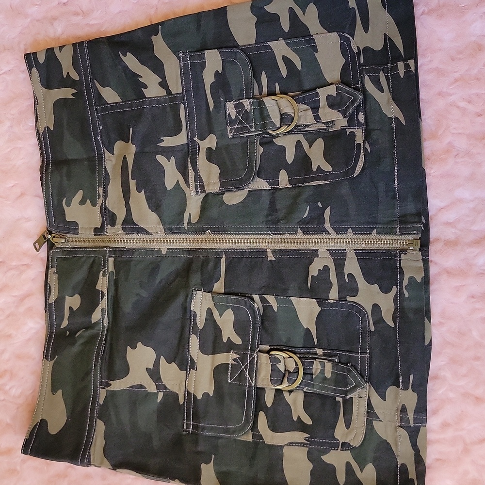 Camo Zipper Front Mini Skirt